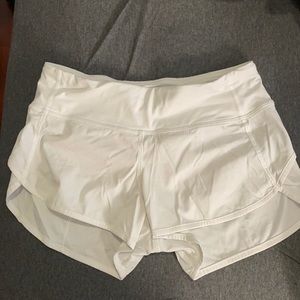 Lululemon women’s speed up short in white